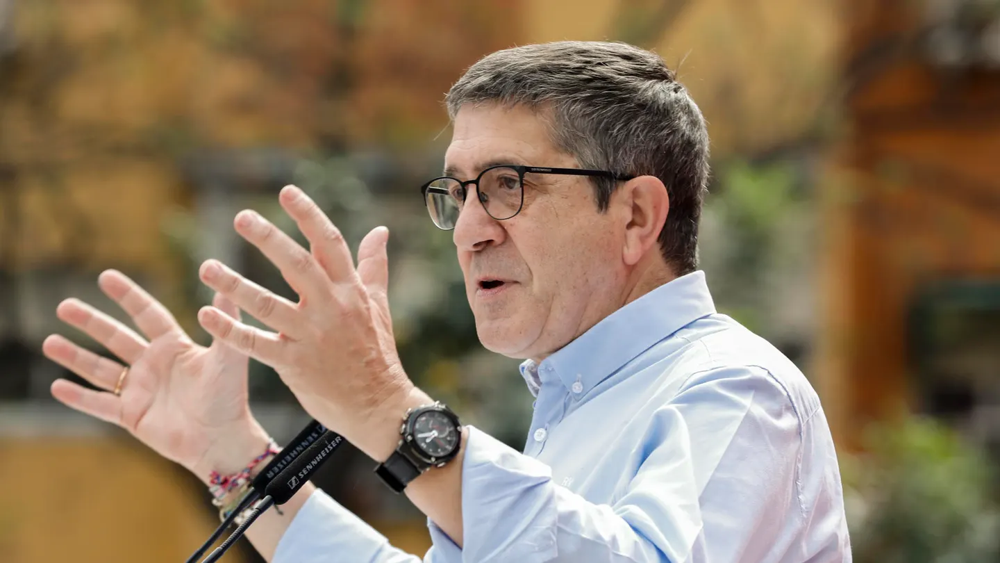 El Gobierno saca pecho de su gestión mientras carga contra la inacción de Feijóo: "No para de pifiarla" El Gobierno saca pecho de su gestión mientras carga contra la inacción de Feijóo: "No para de pifiarla"