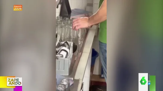 La sorprendente técnica que tienen en una taberna de Sevilla para anunciar la llegada de la Semana Santa La sorprendente técnica que tienen en una taberna de Sevilla para anunciar la llegada de la Semana Santa