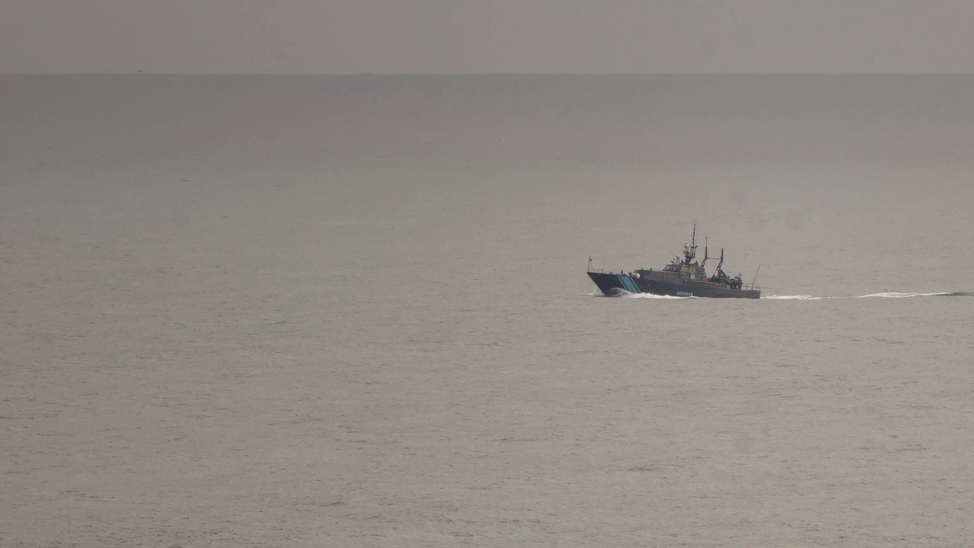 Parte del operativo de búsqueda del tripulante desaparecido tras el naufragio en Santander