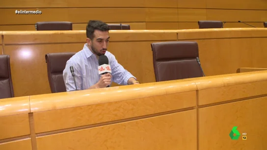 Isma Juárez investiga los escaños de Pedro Sánchez y Rafael Hernando en el Senado La portavoz del PSOE en el Senado, Eva Granados, guio a Isma Juárez por el interior de la Cámara Alta. En este vídeo, el reportero de El Intermedio descubre el despacho de los senadores, la biblioteca del Senado o el hemiciclo de primera mano.