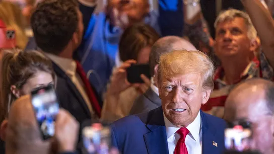 Donald Trump, rodeado de seguidores en su mansión de Mar-a-Lago. Donald Trump, rodeado de seguidores en su mansión de Mar-a-Lago.
