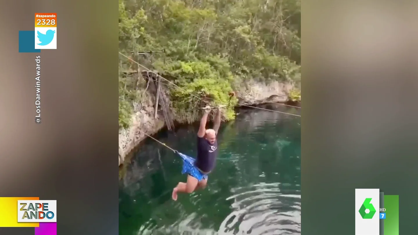 Vídeo viral de un hombre saltando en tirolina al que se le queda enganchado el bañador Vídeo viral de un hombre saltando en tirolina al que se le queda enganchado el bañador