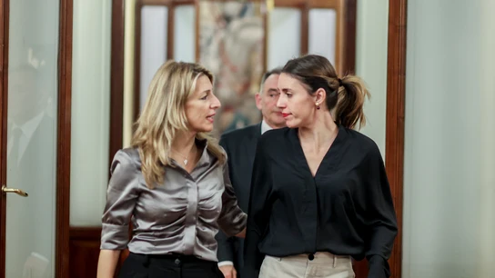 La vicepresidenta segunda y ministra de Trabajo y Economía Social, Yolanda Díaz (i), y la ministra de Igualdad, Irene Montero (d), durante una sesión plenaria en el Congreso de los Diputados. La vicepresidenta segunda y ministra de Trabajo y Economía Social, Yolanda Díaz (i), y la ministra de Igualdad, Irene Montero (d), durante una sesión plenaria en el Congreso de los Diputados.
