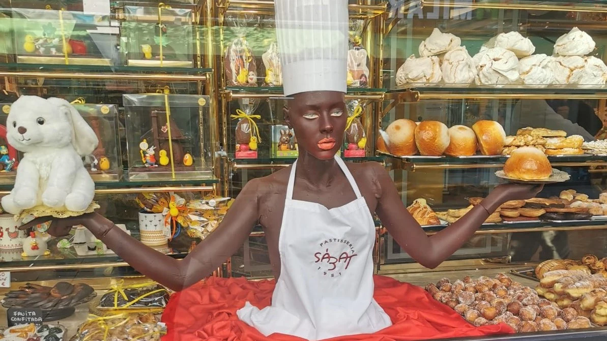 Retiran la mona de Pascua "racista" tras la denuncia del colectivo Hora Bruixa