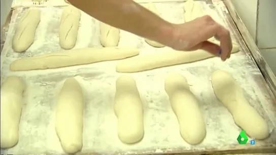 Así se hacen las polémicas barras de pan a 20 céntimos Así se hacen las polémicas barras de pan a 20 céntimos