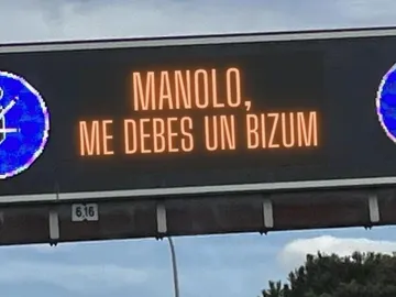 Meme ironizando los carteles de la DGT Meme ironizando los carteles de la DGT