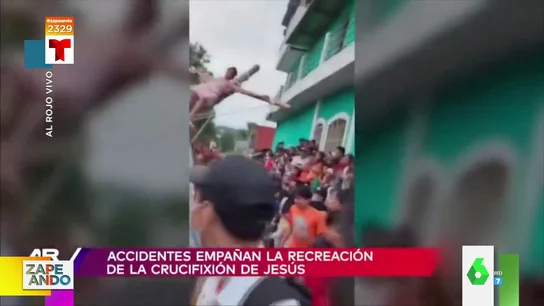 El momento de "alta tensión" que vive un hombre que representaba a Jesucristo durante una procesión El momento de "alta tensión" que vive un hombre que representaba a Jesucristo durante una procesión