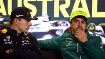 Fernando Alonso, con Max Verstappen