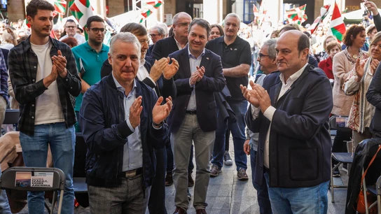 El PNV ha celebrado el Aberri Eguna (Día de la Patria Vasca) este domingo con un acto en la Plaza Nueva de Bilbao El PNV ha celebrado el Aberri Eguna (Día de la Patria Vasca) este domingo con un acto en la Plaza Nueva de Bilbao