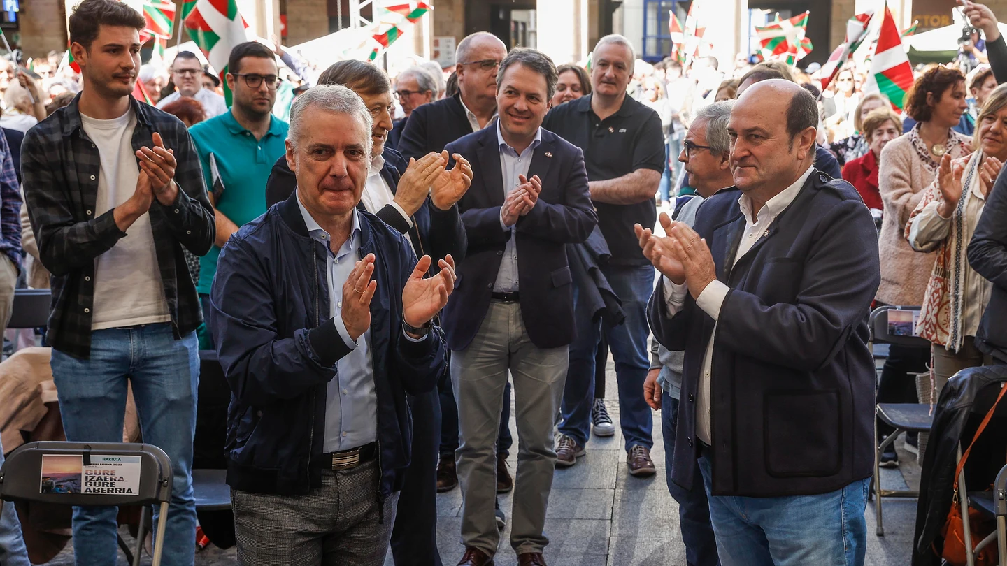 El PNV ha celebrado el Aberri Eguna (Día de la Patria Vasca) este domingo con un acto en la Plaza Nueva de Bilbao El PNV ha celebrado el Aberri Eguna (Día de la Patria Vasca) este domingo con un acto en la Plaza Nueva de Bilbao