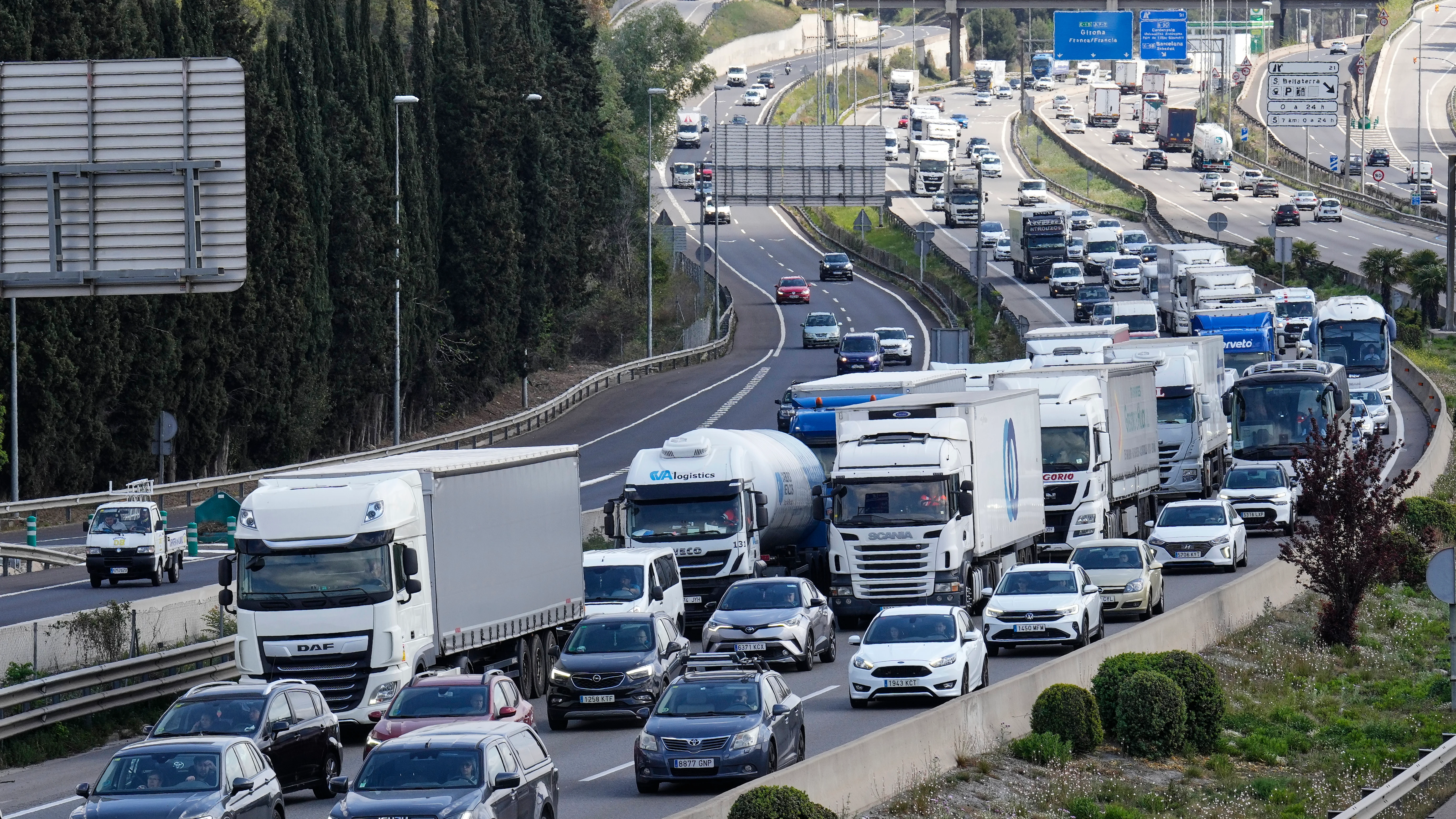 Retención de vehículos en una carretera española