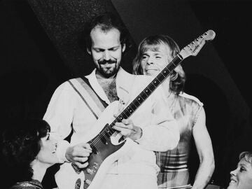 Lasse Wellander, guitarist for the band ABBA, dies at 70