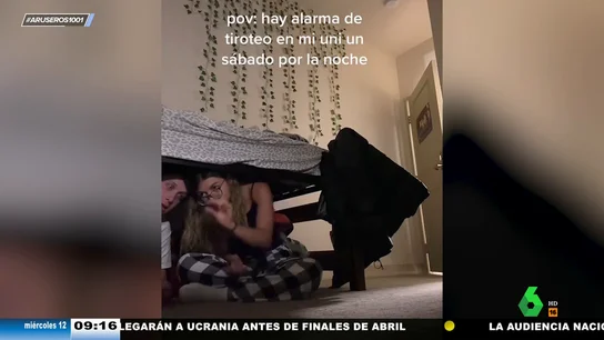 Una estudiante española en EEUU muestra cómo se esconde tras una alarma de tiroteo en su universidad Una estudiante española en EEUU muestra cómo se esconde tras una alarma de tiroteo en su universidad