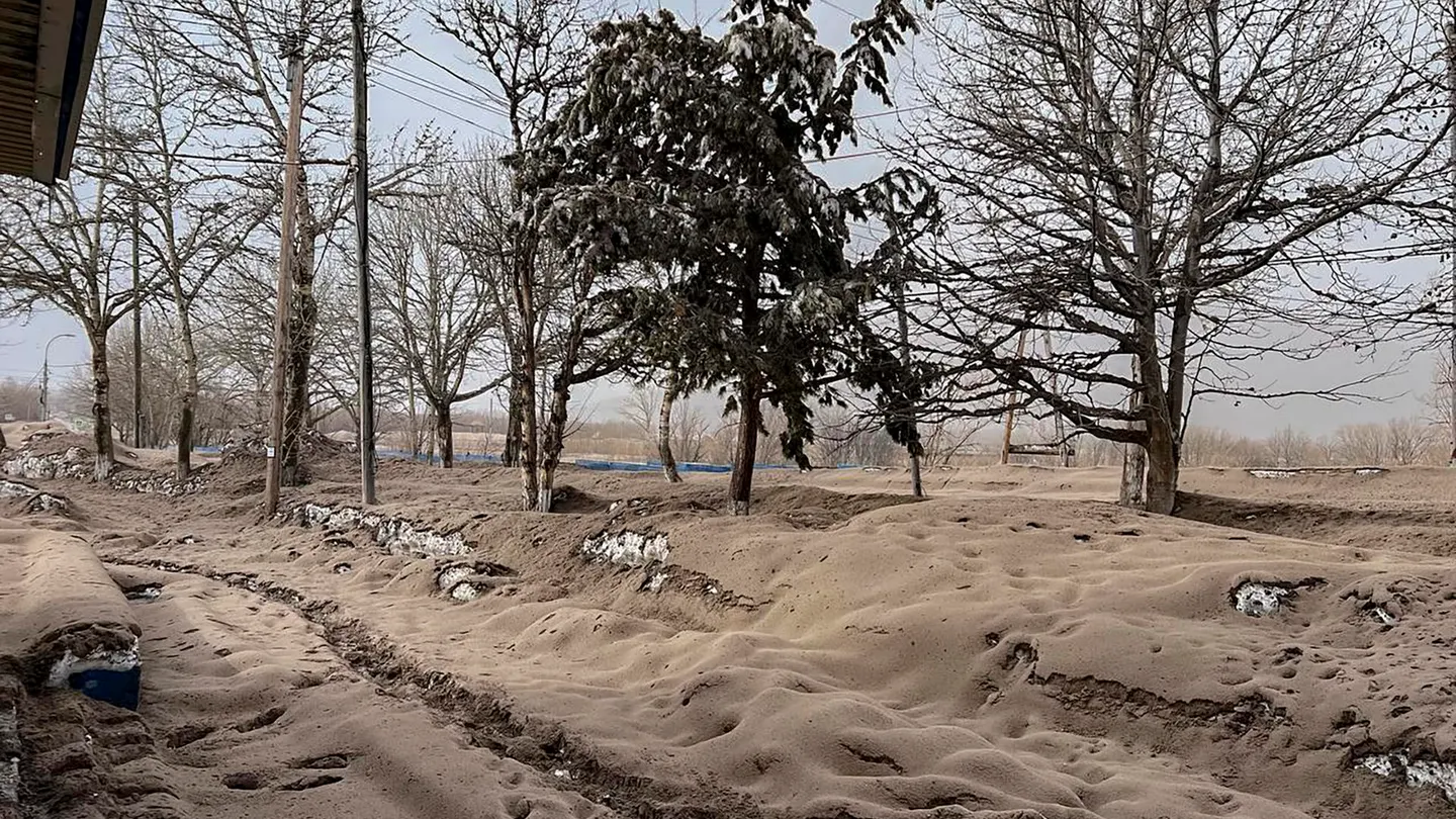 La erupción volcánica en Kamchatka cubre de ceniza el este de Rusia La erupción volcánica en Kamchatka cubre de ceniza el este de Rusia
