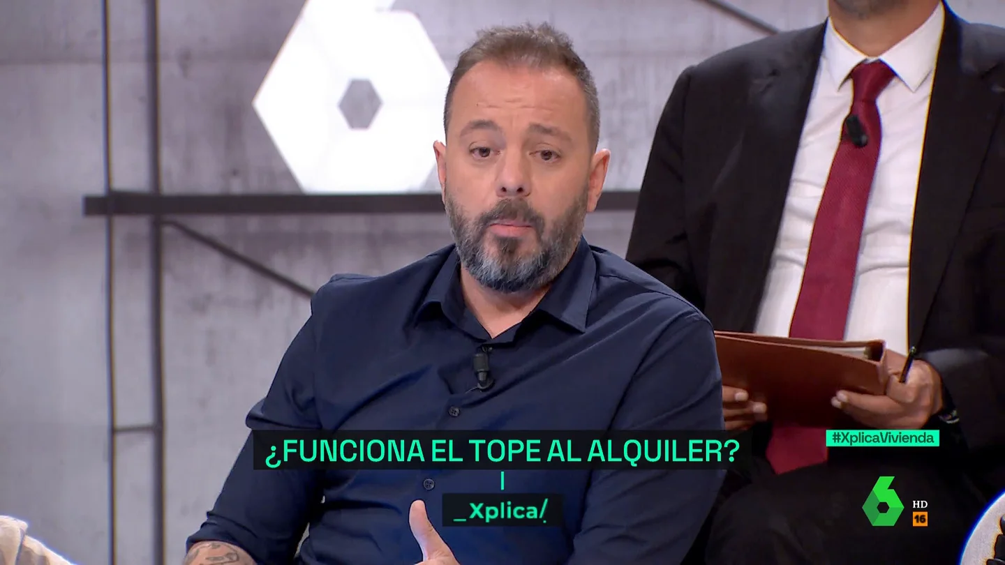 Antonio Maestre: Parla es una de las ciudades con menos renta de Madrid y el alquiler más barato está en 700 euros En este vídeo, Antonio Maestre habla sobre la subida de los alquileres que están sufriendo muchos españoles. Como ejemplo, explica que en Parla, donde hay una renta media de 23.000 euros, el piso más barato cuesta unos 10.000 euros al año.