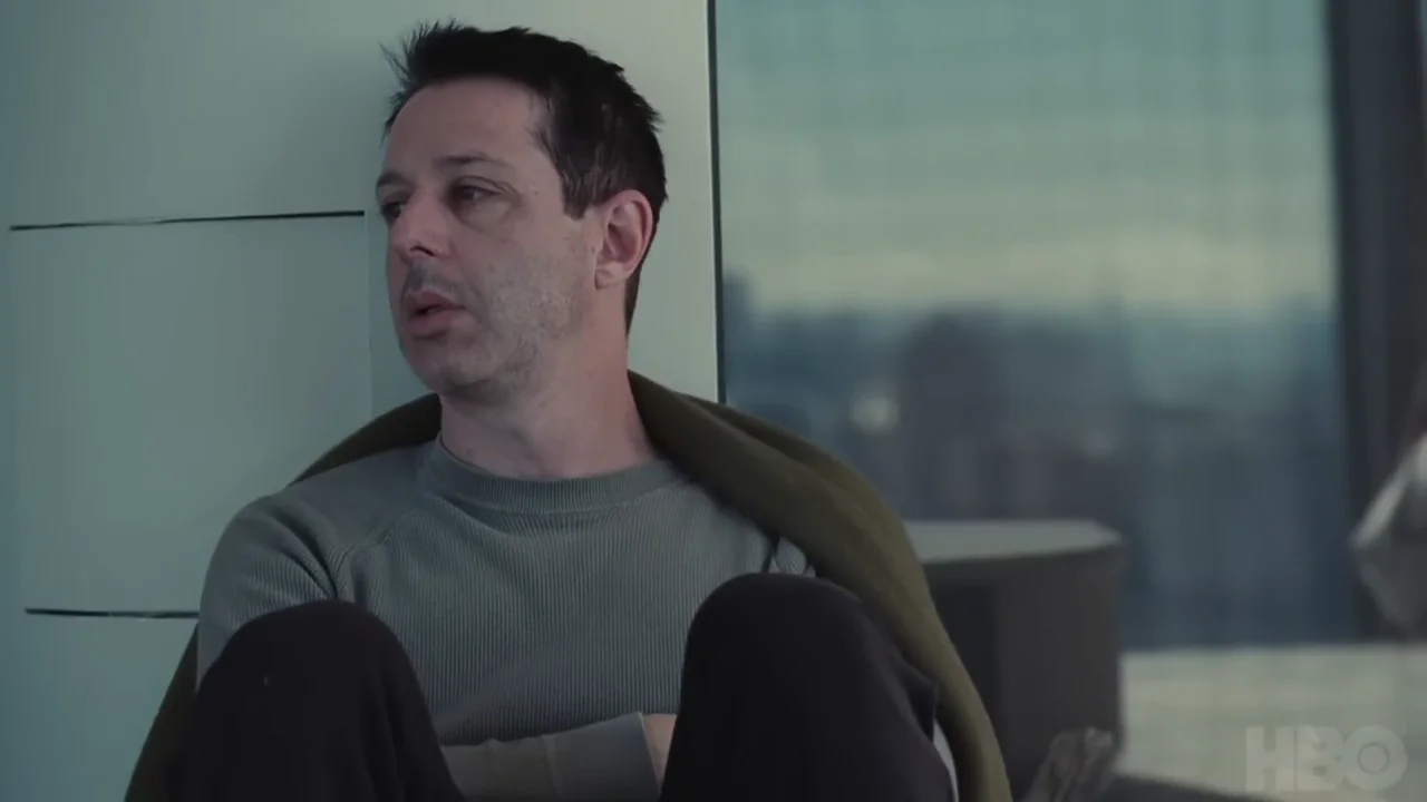 Kendall (Jeremy Strong), en pleno duelo por la muerte de su padre que desata la guerra de sucesión. 