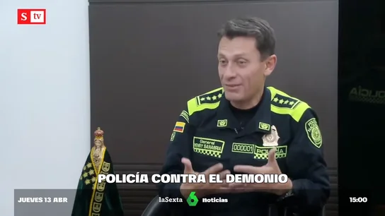 Machismo, homofobia y exorcismos: las confesiones del director de la Policía colombiana que le han costado el cargo El director de la Policía de Colombia ha sido destituido por los comentarios machistas, homófobos, contrarios al aborto o el uso de preservativo en una entrevista donde admitió exorcismos en operaciones contra las FARC o el cártel de Medellín.