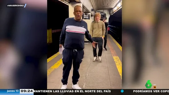 Ed Sheeran sorprende a un artista callejero que hace versiones de sus canciones Ed Sheeran sorprende a un artista callejero que hace versiones de sus canciones