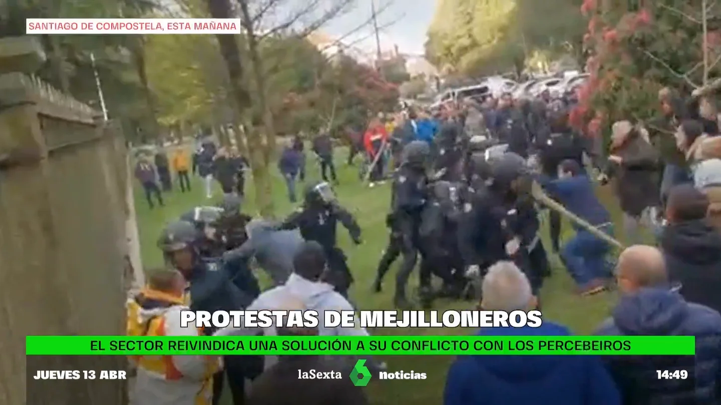 La protesta del sector del mejillón gallego termina con golpes, cargas policiales y varios detenidos La protesta del sector del mejillón gallego termina con golpes, cargas policiales y varios detenidos