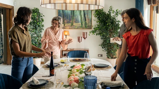 Elisabet Gelabert, Sonia Almarcha y Pau Durà completan el reparto de 'Heridas'. Elisabet Gelabert, Sonia Almarcha y Pau Durà completan el reparto de 'Heridas'.