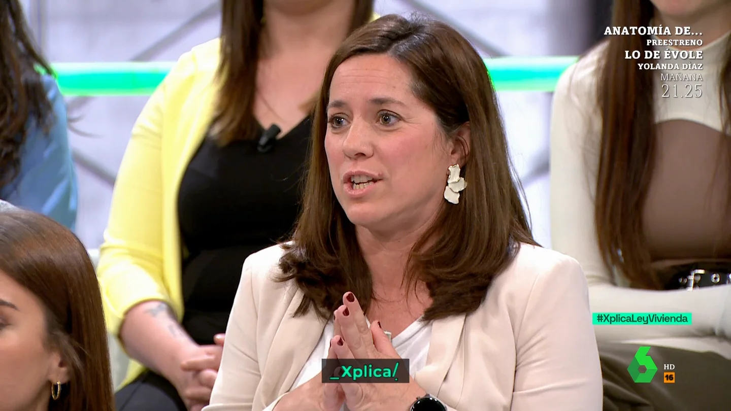 "Solucionad el tema del alquiler, que tengo cuatro hijos y como me los tenga que quedar mucho tiempo...": la espontánea petición de una madre a los políticos "Solucionad el tema del alquiler, que tengo cuatro hijos y como me los tenga que quedar mucho tiempo...": la espontánea petición de una madre a los políticos