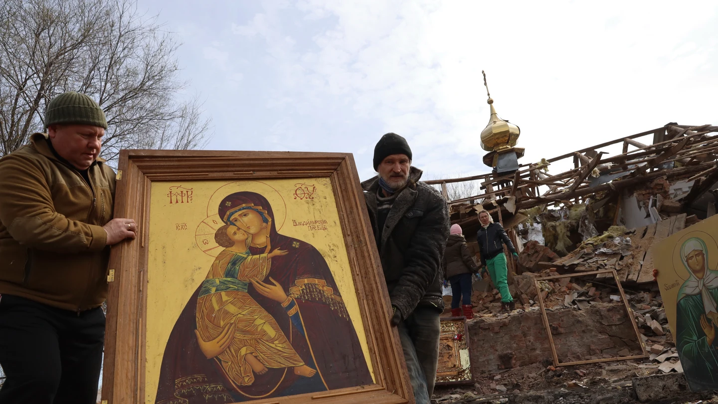 Ucrania celebra la Pascua ortodoxa entre escombros y sin la tutela de Rusia Ucrania celebra la Pascua ortodoxa entre escombros y sin la tutela de Rusia