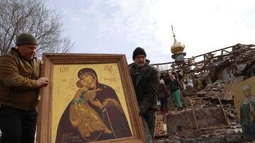 Ucrania celebra la Pascua ortodoxa entre escombros y sin la tutela de Rusia