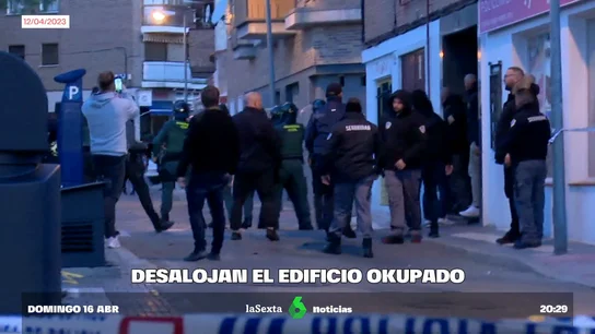 Guardia Civil y Policía desalojan el edificio okupado en Majadahonda (Madrid) y detienen a cinco personas Guardia Civil y Policía desalojan el edificio okupado en Majadahonda (Madrid) y detienen a cinco personas