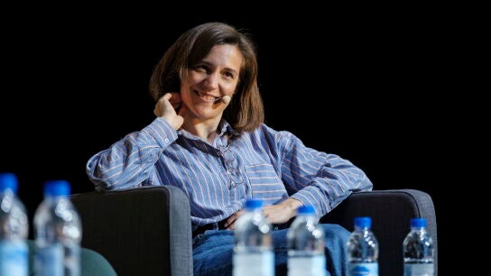 La cineasta Carla Sim&oacute;n, durante un acto