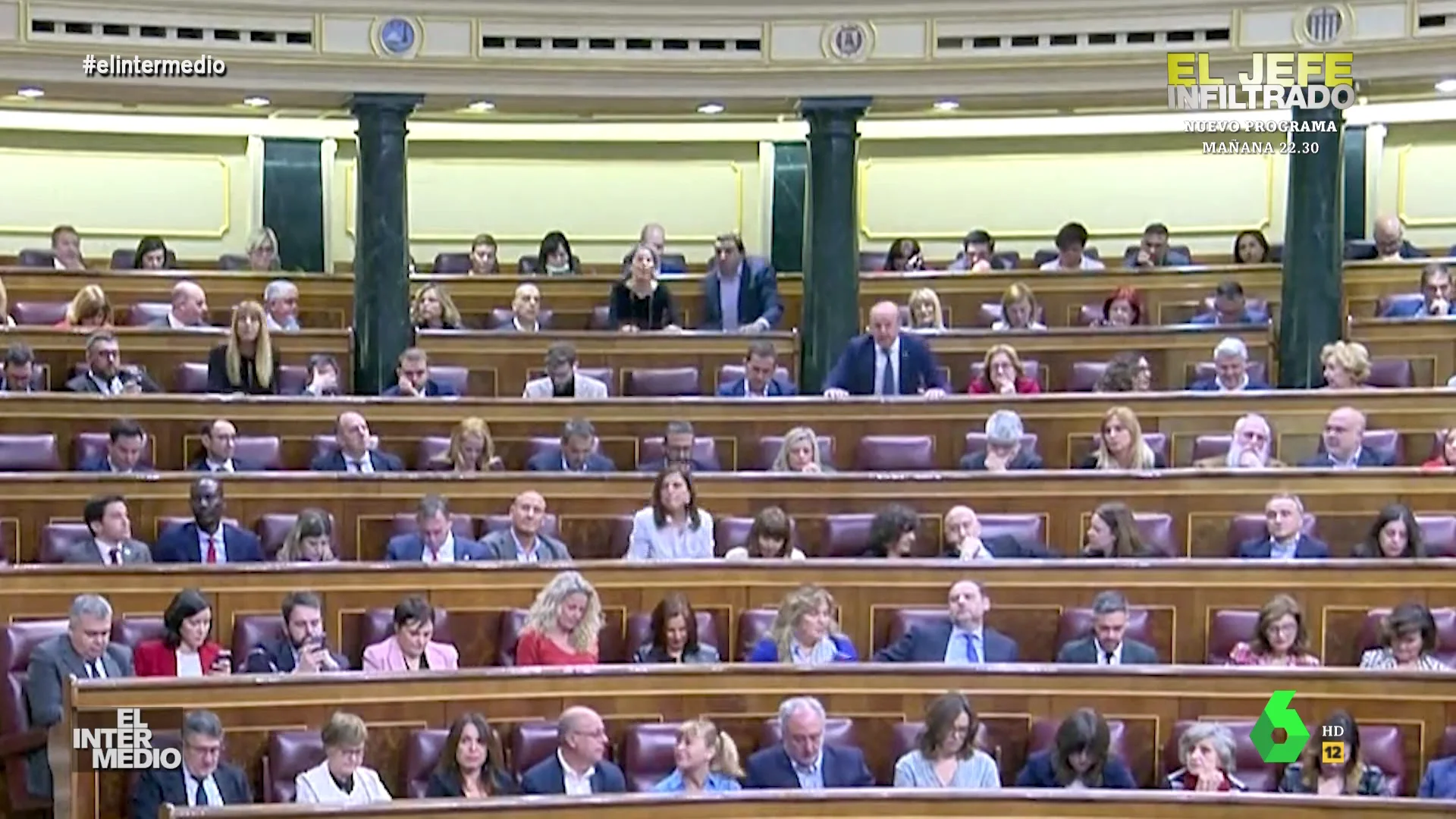 Vídeo manipulado - Los diputados preparan una sincronizada coreografía al ritmo de 'Rehab' de Amy Winehouse