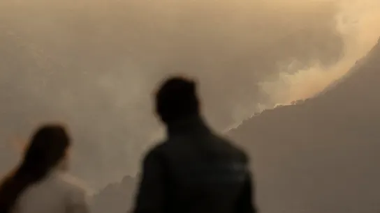 Llamas del incendio forestal declarado entre las localidades francesas de Cerbère y Banyuls-sur-Mer, que ha entrado en Cataluña por Portbou (Girona). Llamas del incendio forestal declarado entre las localidades francesas de Cerbère y Banyuls-sur-Mer, que ha entrado en Cataluña por Portbou (Girona).