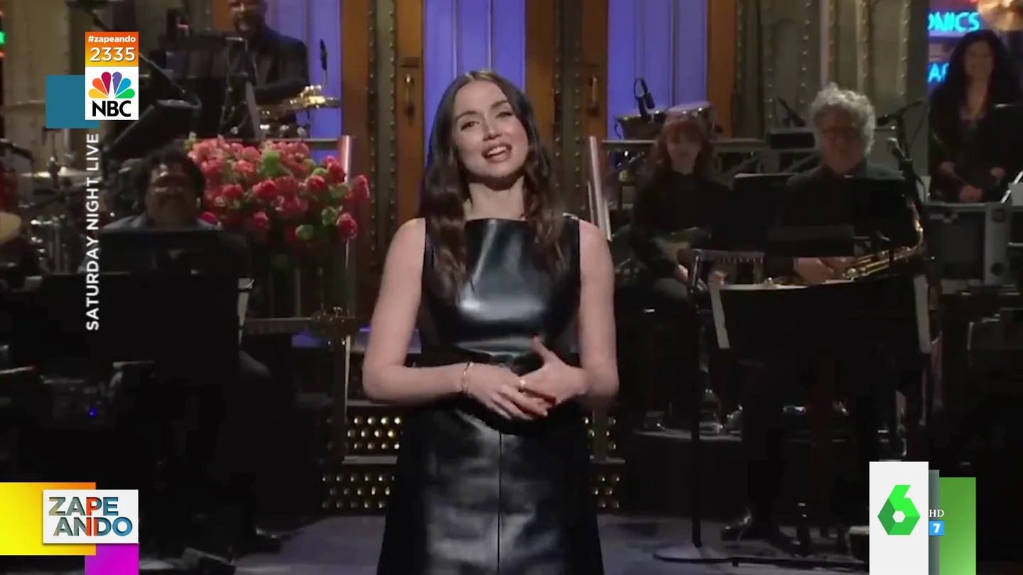 Ana de Armas deja a todos boquiabiertos con el comienzo de su monólogo como anfitriona de 'Saurday Night Live' Ana de Armas deja a todos boquiabiertos con el comienzo de su monólogo como anfitriona de 'Saurday Night Live'
