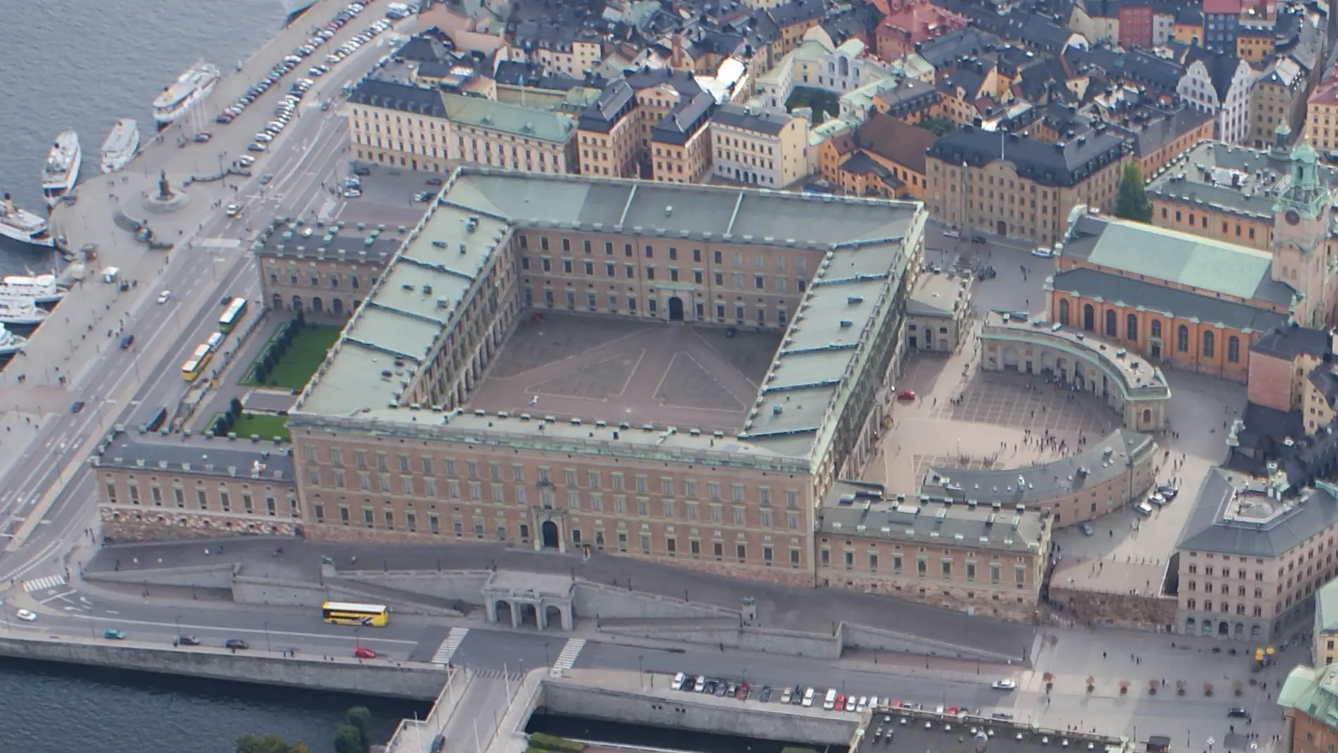 Palacio Real de Estocolmo: ¿Sabías que se erigió sobre una fortaleza conocida como “Tre Kronor”?