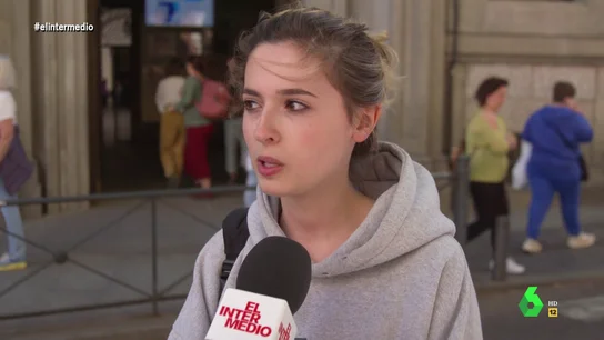 El Intermedio pone a prueba a los jóvenes españoles: ¿qué saben de política? ¿Interesa la política a los jóvenes españoles? ¿Saben cuándo son las próximas elecciones? ¿Y qué se vota? ¿Identifican a los líderes políticos con sus partidos? ¿Conocen a los ministros? El Intermedio busca respuesta a estas preguntas en este vídeo.
