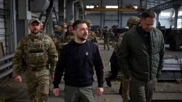 Reunión del presidente VolodÍmIr ZelenskI con militares ucranianos durante una visita de trabajo a Avdiivka.