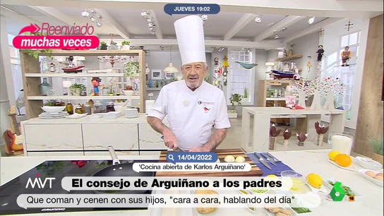 La razón por la que Karlos Arguiñano recomienda a los padres comer con sus hijos cara a cara La razón por la que Karlos Arguiñano recomienda a los padres comer con sus hijos cara a cara