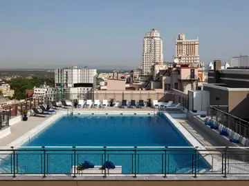 Piscina del Hotel Emperador, en Madrid Piscina del Hotel Emperador, en Madrid