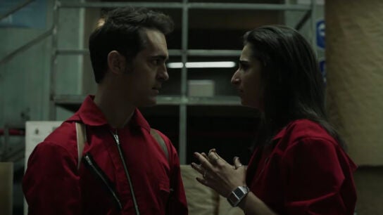 Berl&iacute;n (Pedro Alonso) y Nairobi (Alba Flores), en una escena de 'La casa de papel'.