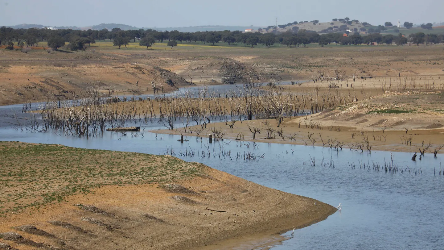 Escasez de agua en el embalse de Sierra Boyera en Bélmez (Córdoba). Escasez de agua en el embalse de Sierra Boyera en Bélmez (Córdoba).