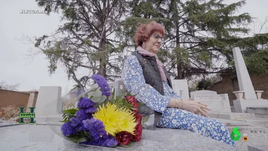 Lola Grimau explica su lucha para recuperar el cuerpo de su padre, al que el franquismo asesinó y enterró sin decirles dónde Tras fusilar a Julián Grimau, la dictadura franquista lo enterró, como a muchas víctimas de la Guerra Civil, en una fosa común sin decir a su familia dónde estaba. En este vídeo, Lola Grimau cuenta su lucha para recuperar los restos de su padre.