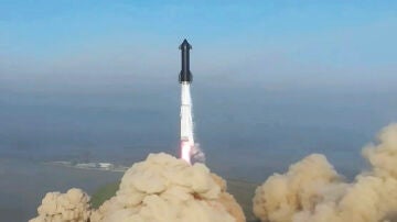 Fotograma cedido por SpaceX de la transmisión del lanzamiento del cohete Starship