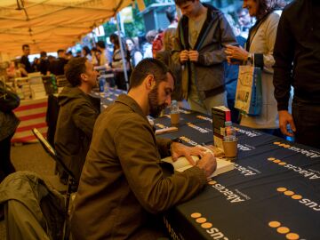 Signature schedule for Sant Jordi 2023 in Barcelona
