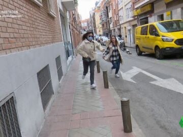 Las prisas de la dueña del 'hostal de los horrores' para no responder a Equipo de Investigación tras una inspección