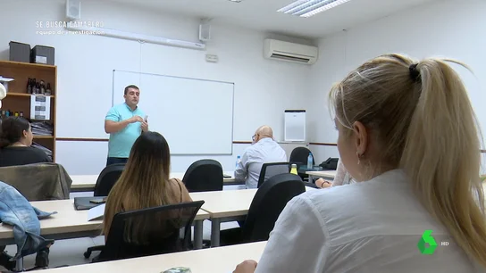 "Ser camarero no es solo saber llevar platos": la crítica de una Escuela de Hostelería a empresas del sector "Ser camarero no es solo saber llevar platos": la crítica de una Escuela de Hostelería a empresas del sector