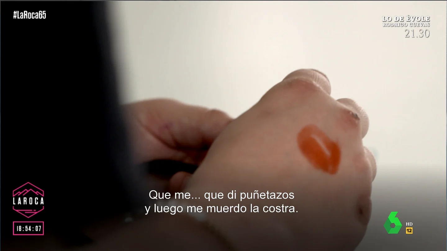 veía vídeos para ponerme más triste o formas de autolesionarme veía vídeos para ponerme más triste o formas de autolesionarme