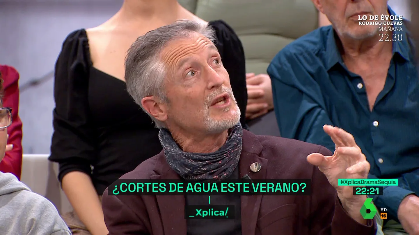 El preocupante mensaje de un científico del CSIC: Estamos consumiendo el agua de nuestros hijos y nuestros nietos Fernando Valladares, científico del CSIC, analiza en laSexta Xplica el problema de la sequía y apunta a la producción de comida como la principal causante del cambio climático: "¿Por qué hay hambre? Porque producimos demasiada comida".