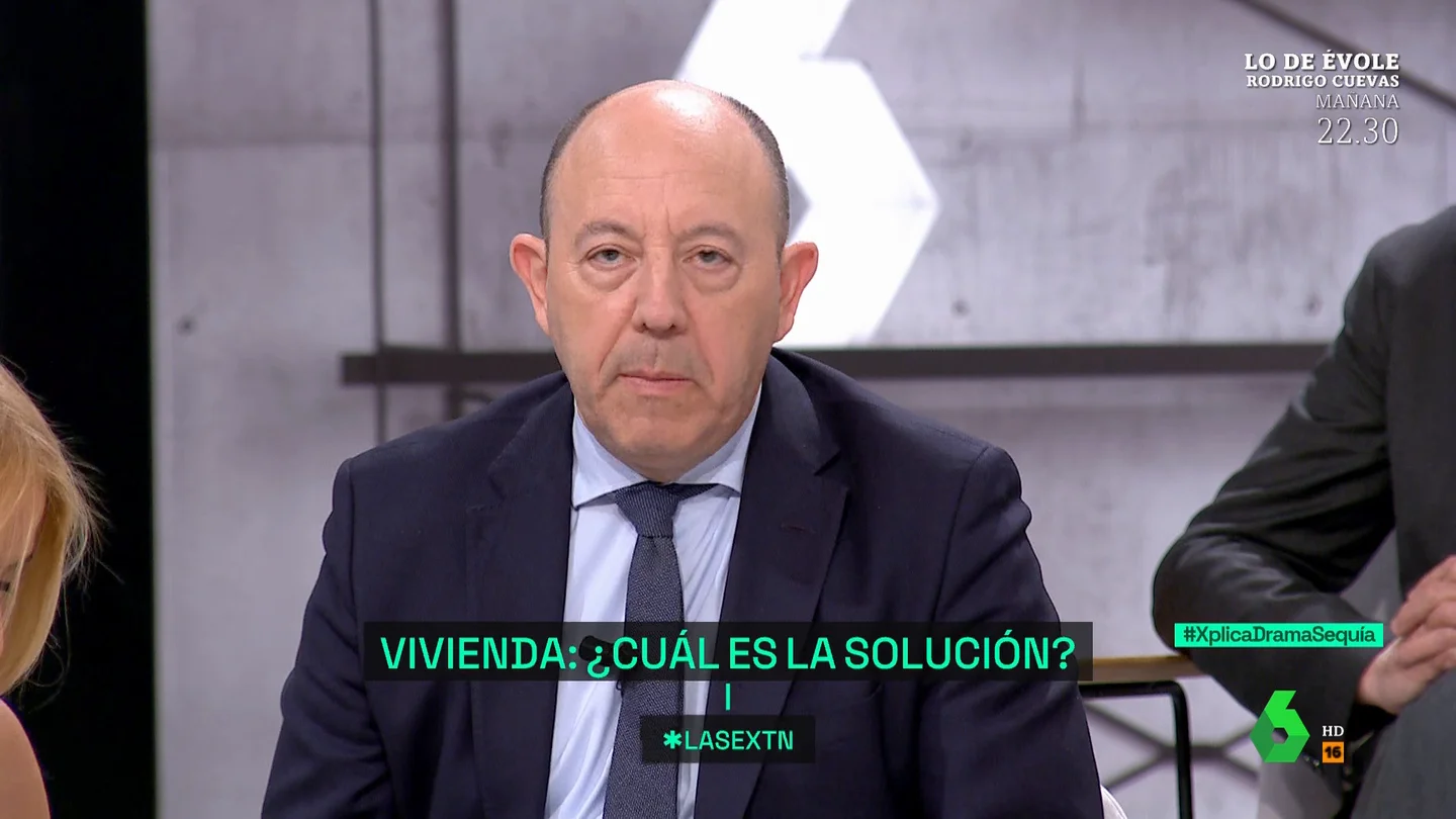 Gonzalo Bernardos critica las propuestas de vivienda de PSOE y PP Gonzalo Bernardos analiza la propuesta del Gobierno de destinar miles de viviendas de la Sareb para alquiler asequible y la anunciada por Feijóo de una ayuda de 1.000 euros a los jóvenes para comprar una casa. Sus soluciones, también en este vídeo.