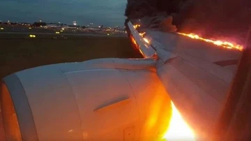 Incendio en el avión del Arsenal femenino