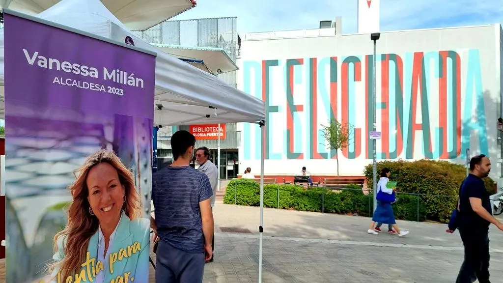 Un cartel de la candidata de Podemos en Rivas, Vanessa Millán