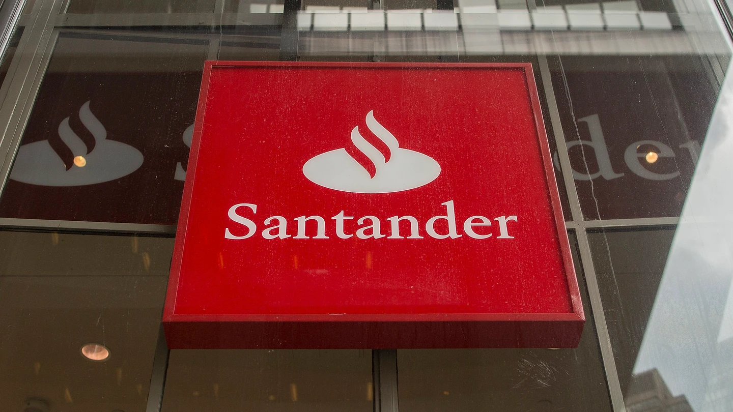 Una oficina del Banco Santander, en una foto de archivo. Una oficina del Banco Santander, en una foto de archivo.